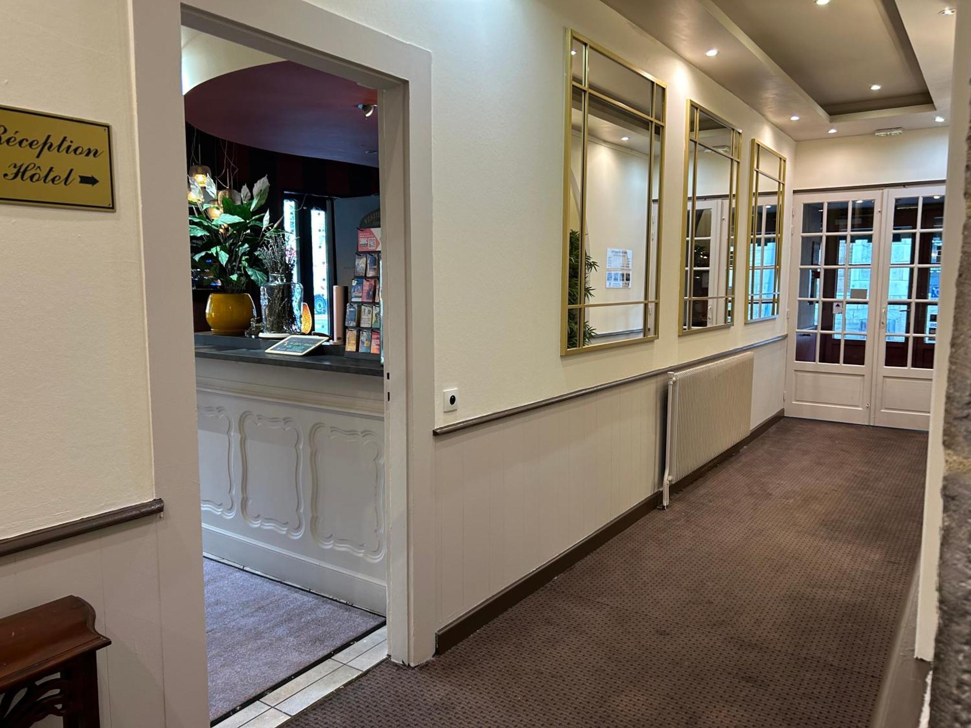Logis Hotel Des Messageries Arbois Exterior photo