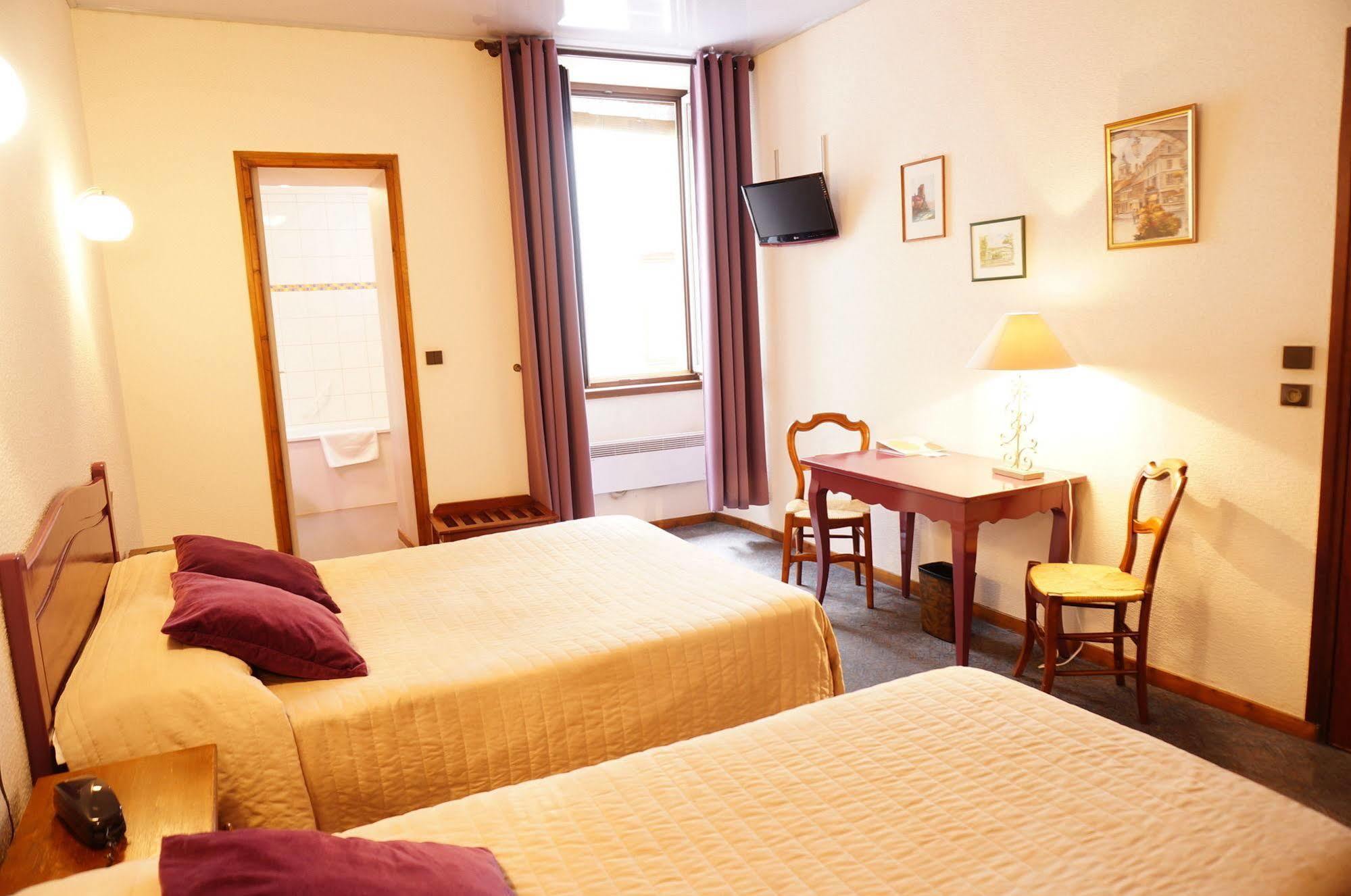 Logis Hotel Des Messageries Arbois Exterior photo