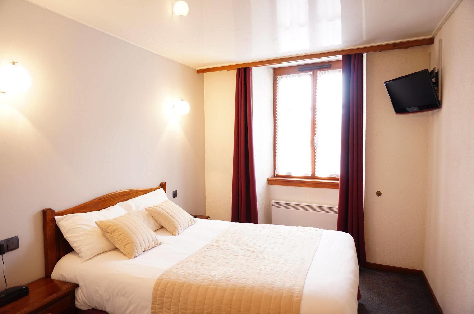 Logis Hotel Des Messageries Arbois Exterior photo