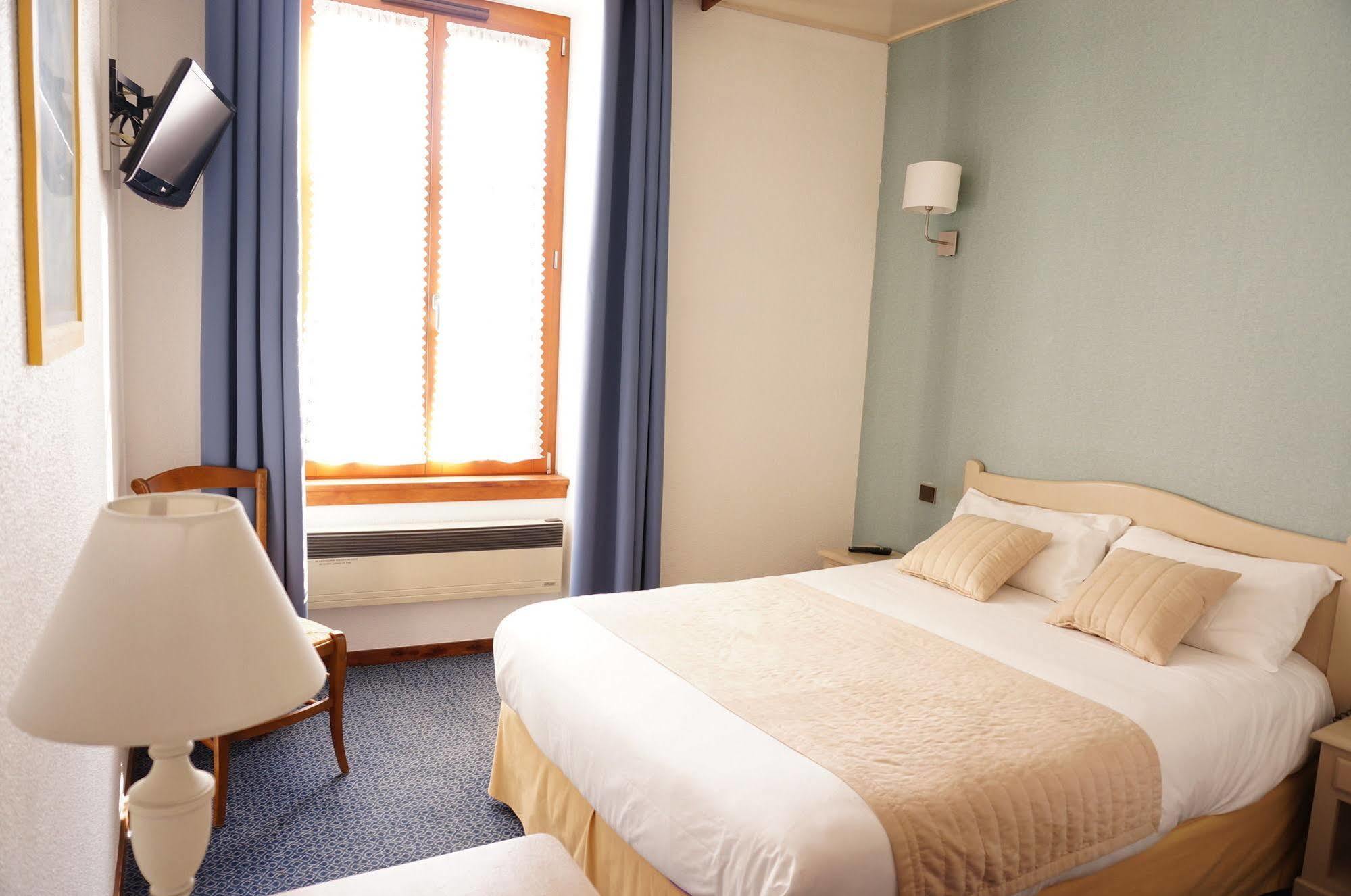 Logis Hotel Des Messageries Arbois Exterior photo