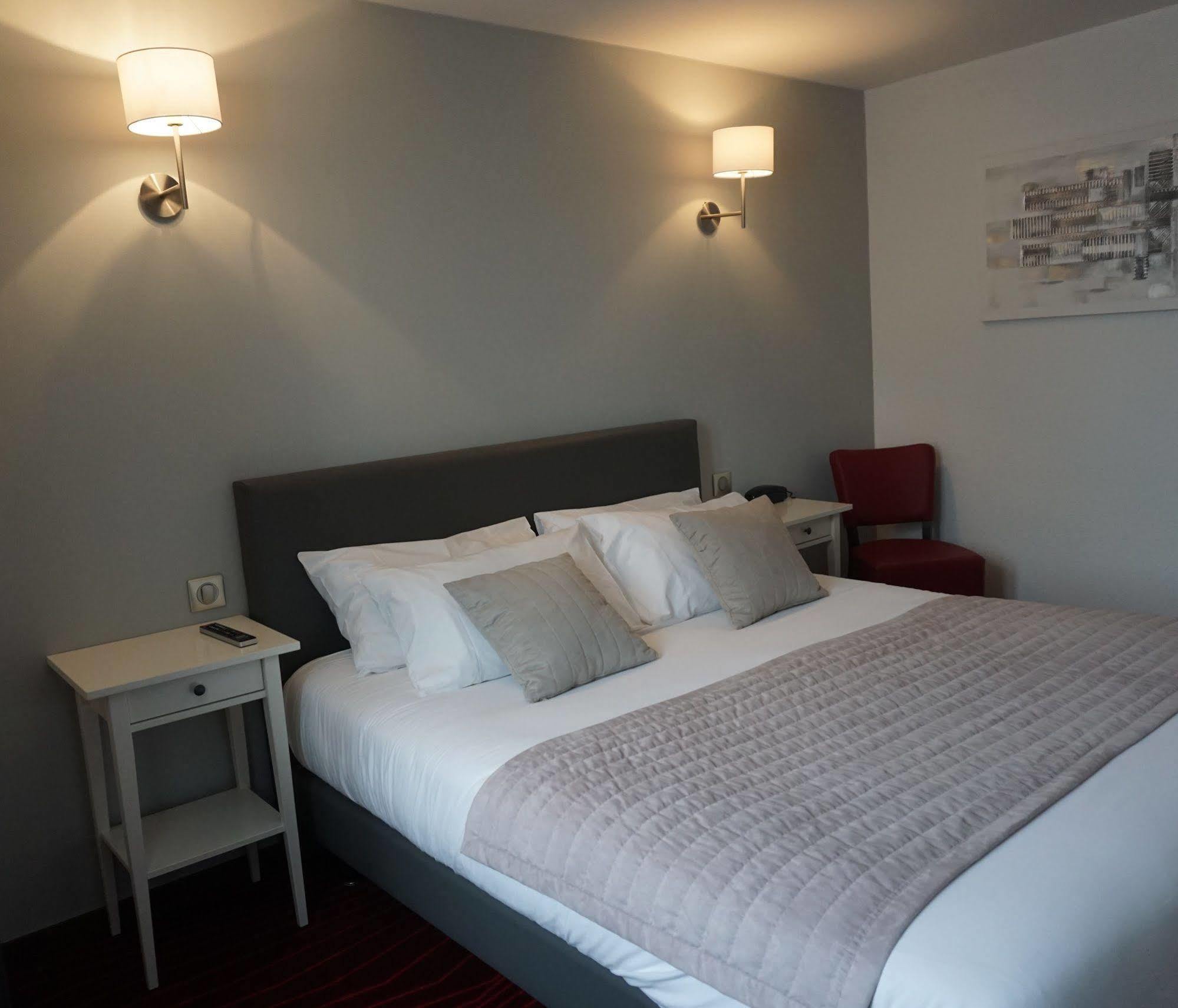 Logis Hotel Des Messageries Arbois Exterior photo
